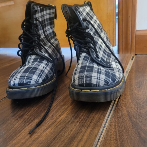 Doc Martens (size US 8) - Picture 2 of 3